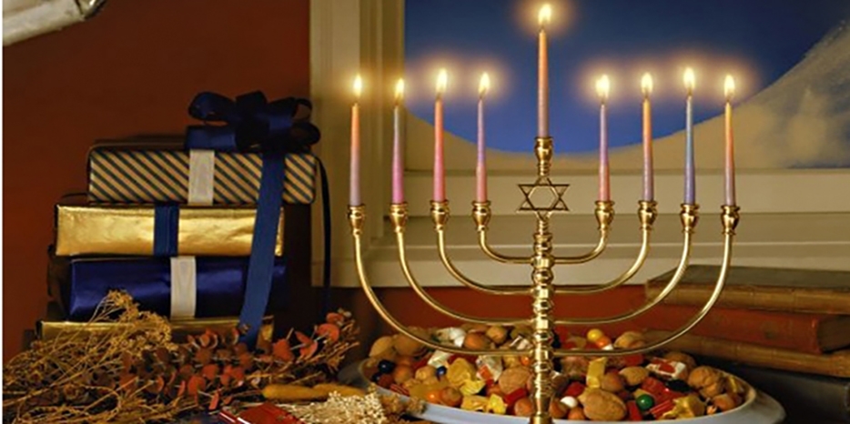 А фрейлахе Ханука! Как правильно установить и зажечь Ханукию