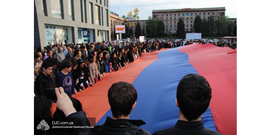 Скорбим вместе: День геноцида армянского народа отметили в Днепропетровске
