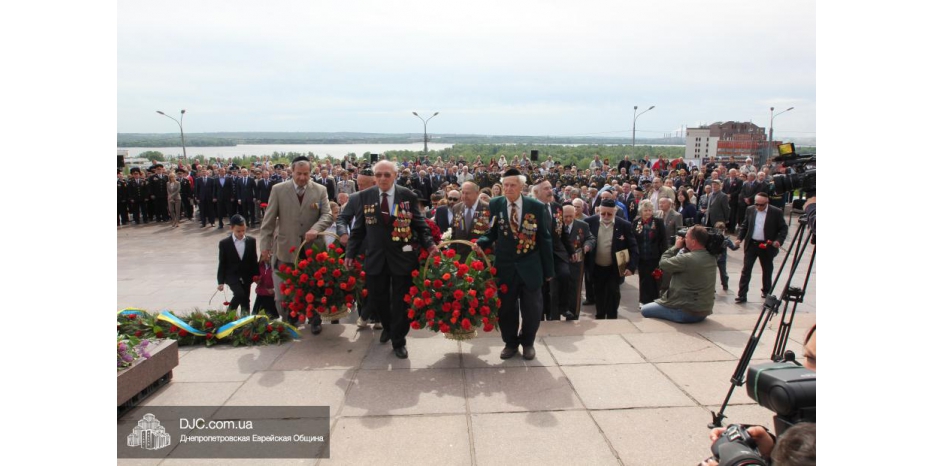Еврейская община приняла участие в торжественном возложении цветов к Монументу Славы
