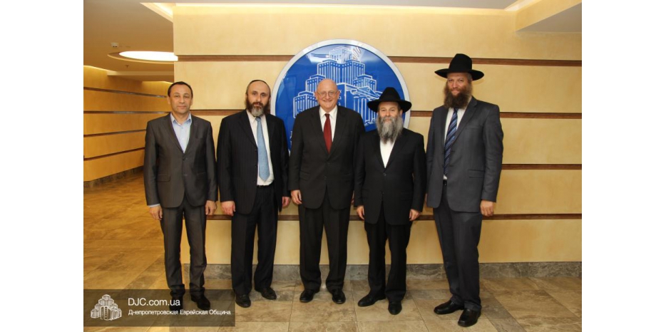 Специальный представитель Госдепартамента США Айра Н. Форман посетил Днепропетровскую еврейскую общину