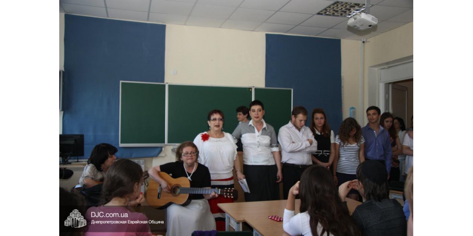 Литературная гостиная в школе была посвящена военной теме