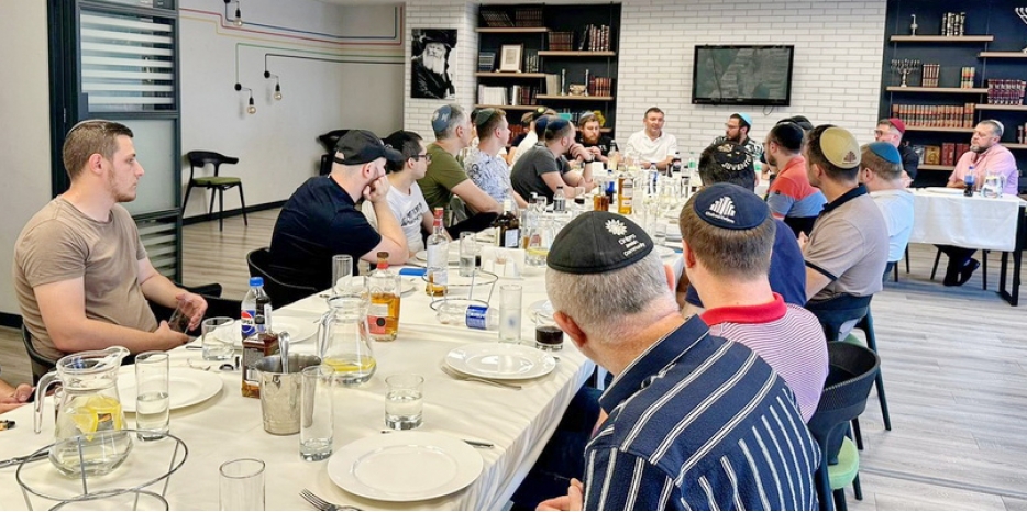 Специальный гость на фарбренгене Гимель Тамуз в «Menorah Community»