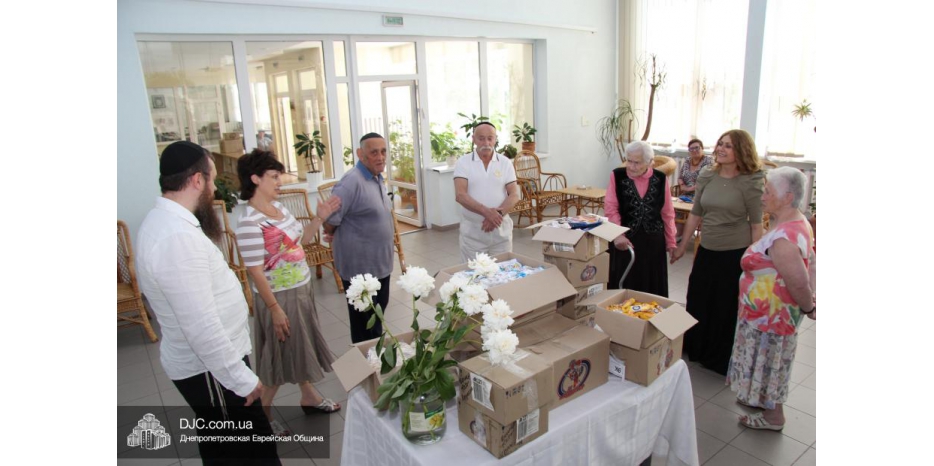 «Бейт Барух» получил молочные подарки к Шавуоту