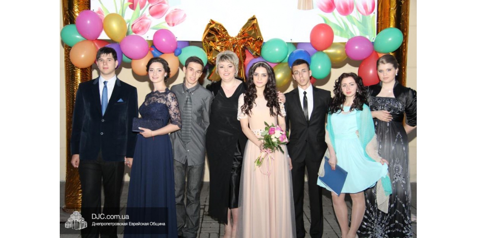 Выпускной бал в еврейской школе