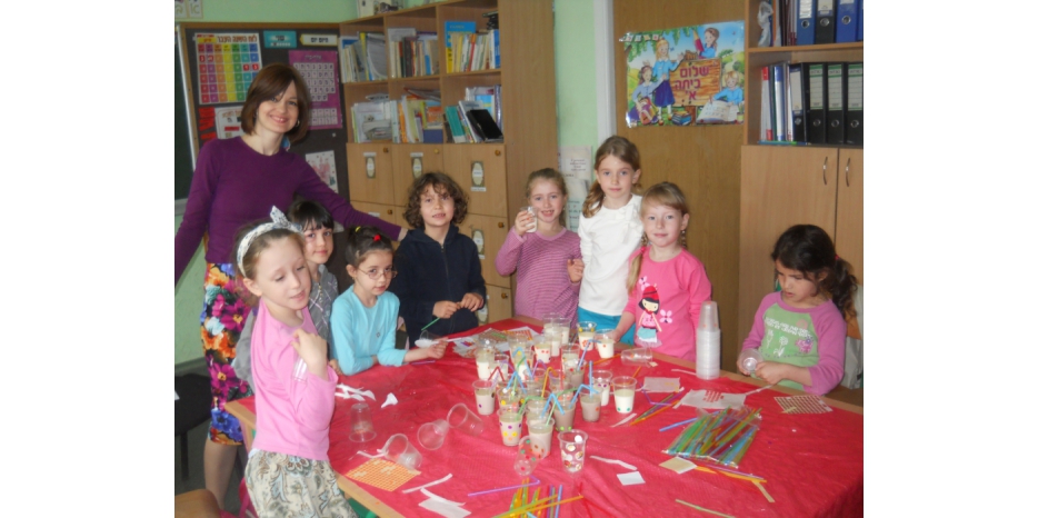 Трапеза в честь Шавуота в махоне