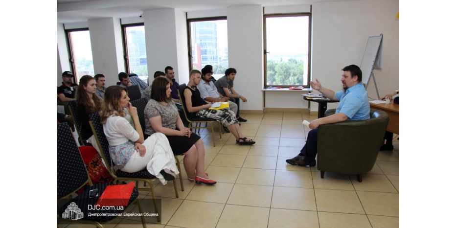 «Шиурей Тора Любавич» готовит мадрихов для собственного летнего лагеря