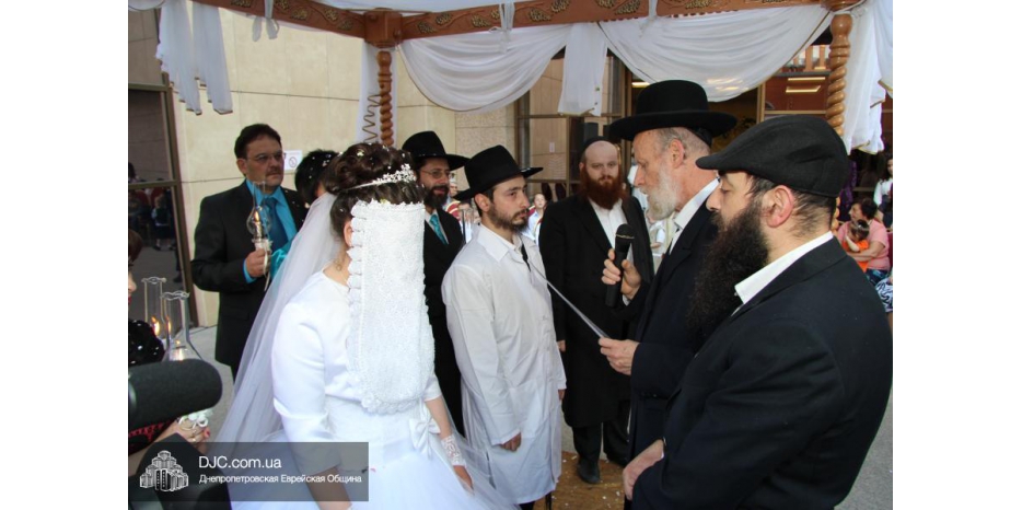 В Днепропетровске прошла Хупа для Ханы Ривки Воскобойниковой и Арье Лейба Вирина