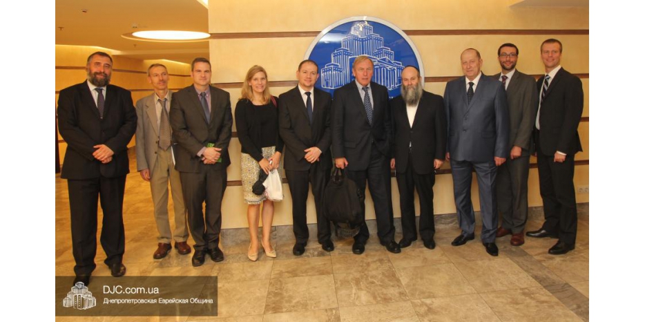 Делегация посольства США во главе с координатором программ помощи Украине посетила общину