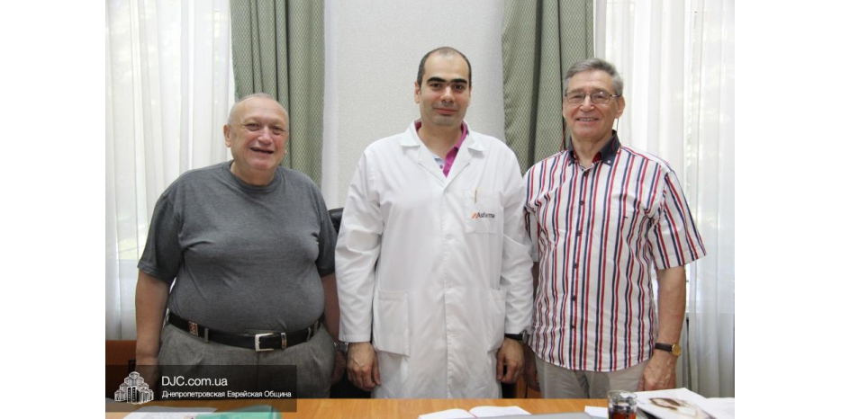 Анатолий Коган передал в дар пациентам детской больницы дорогостоящий греческий антибиотик