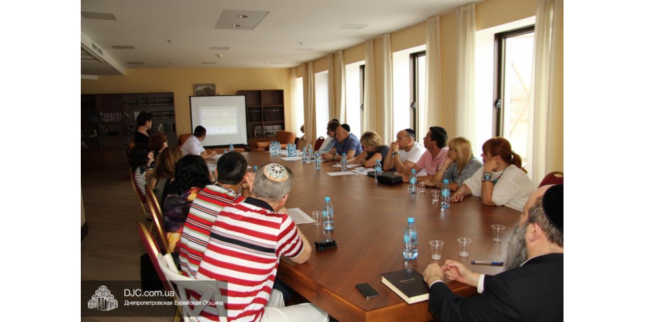 Школа рассказала руководителям общины о своих успехах и планах на новый учебный год