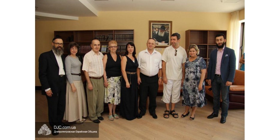 Первые три семьи начали участие в программе «Шатры Израиля»