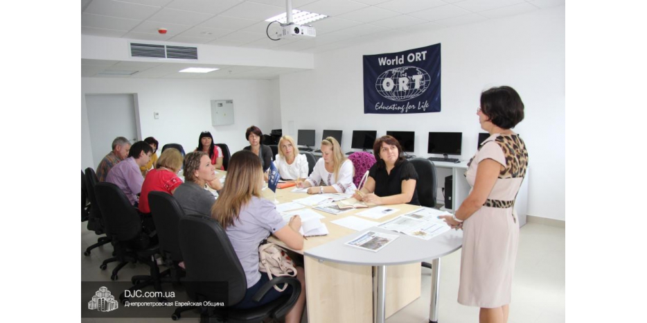 Восемь школ Днепропетровщины прошли тренинг в ОРТе по созданию школьной газеты