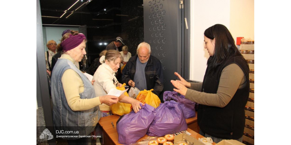 Началась выдача подарков к Рош А Шана