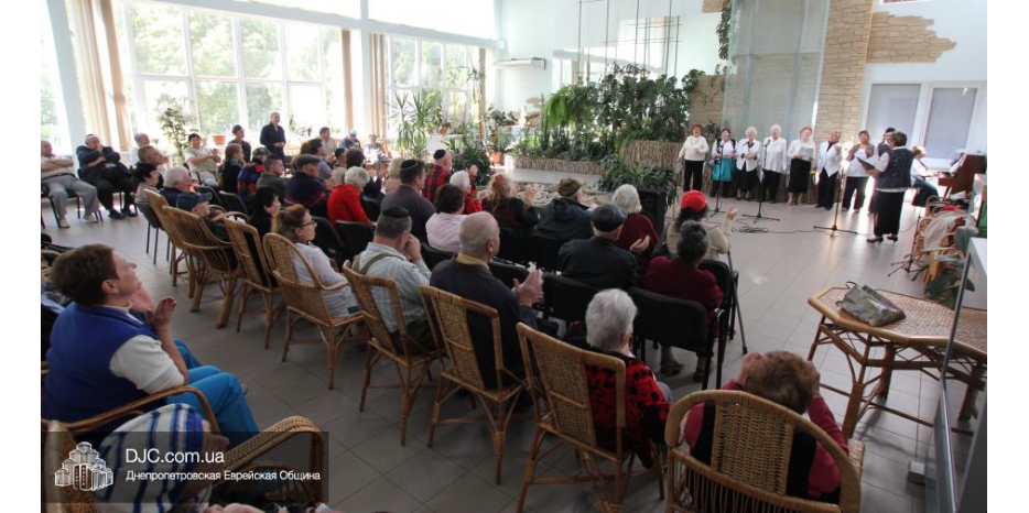 Совет ветеранов провел предновогоднюю встречу подопечных Хеседа и жильцов «Бейт Барух»