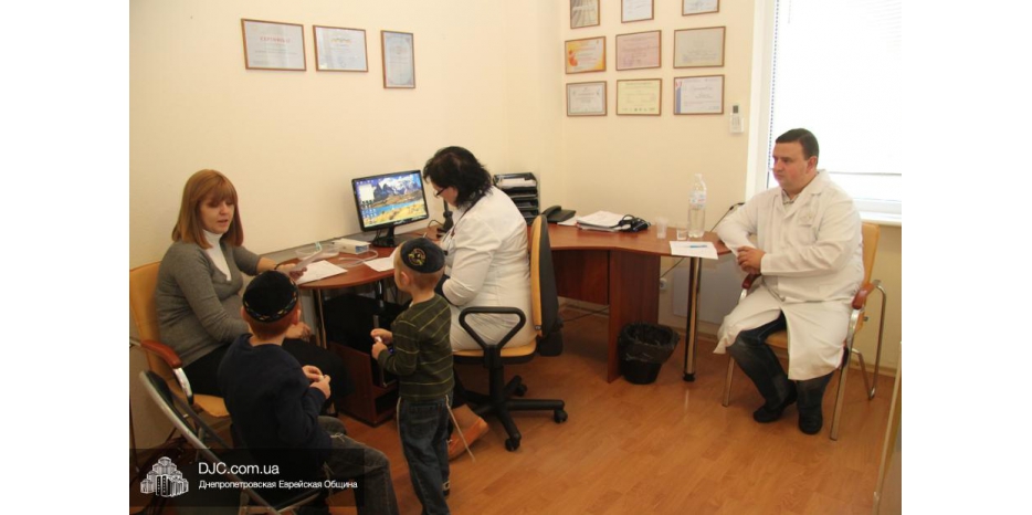 JMC провел диспансеризацию для детей общины и ребят из семей беженцев