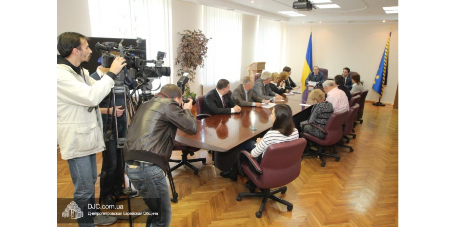 Итоги визита травматолога из Бостона Джеймса Филлипса были подведены на круглом столе в ОГА