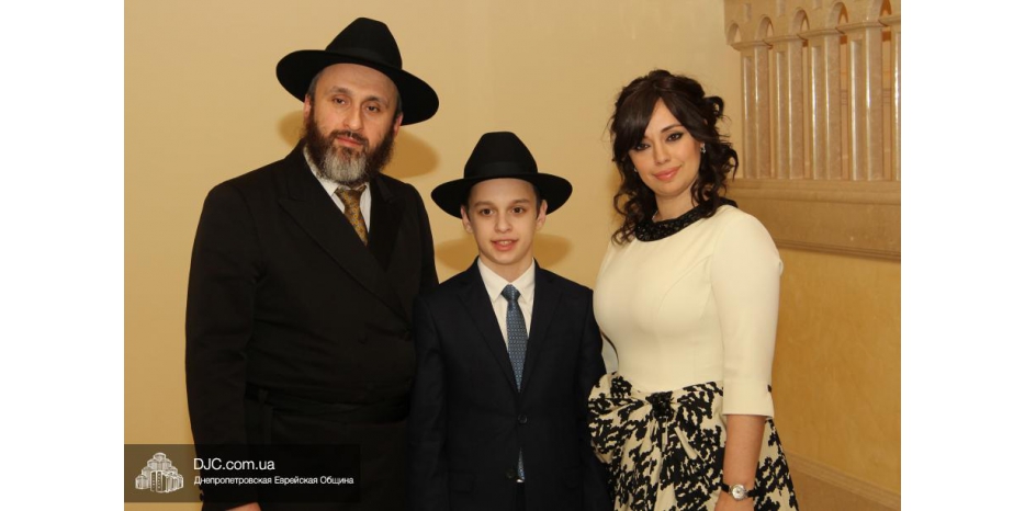 Большой праздник в честь бар-мицвы Менахема-Мендела Бреза