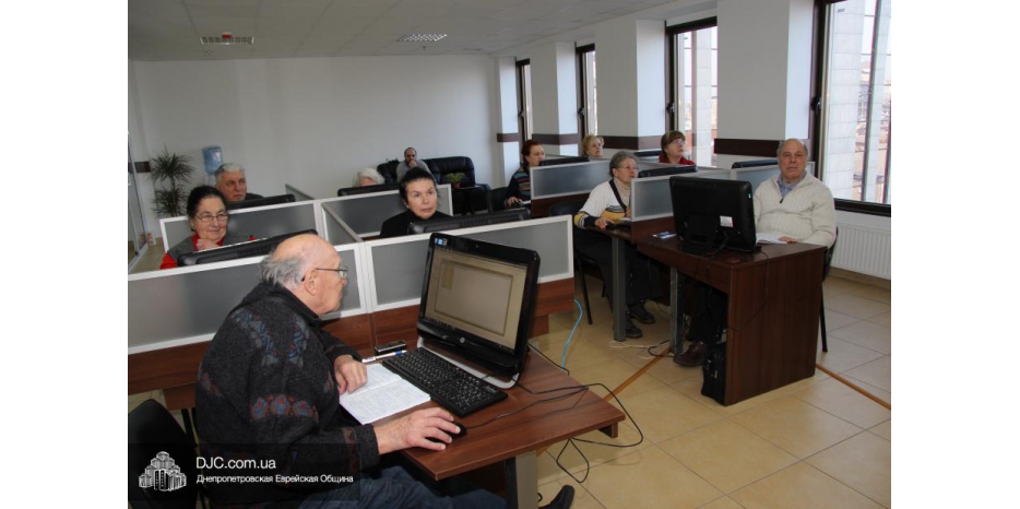 Еще 11 пожилых людей будут с компьютером на «ты»