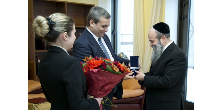 Раввину Каминецкому вручили награду облгосадминистрации