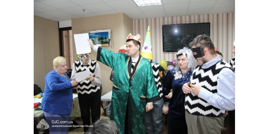 Два необычных Пуримшпиля в клубе Хеседа