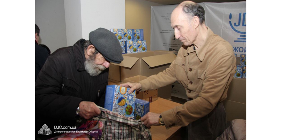 Днепропетровские евреи получили две с половиной тонны мацы в подарок от «Джойнта»