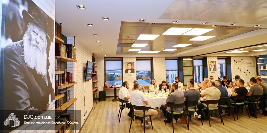 Предновогодний фарбренген в «Menorah Community»