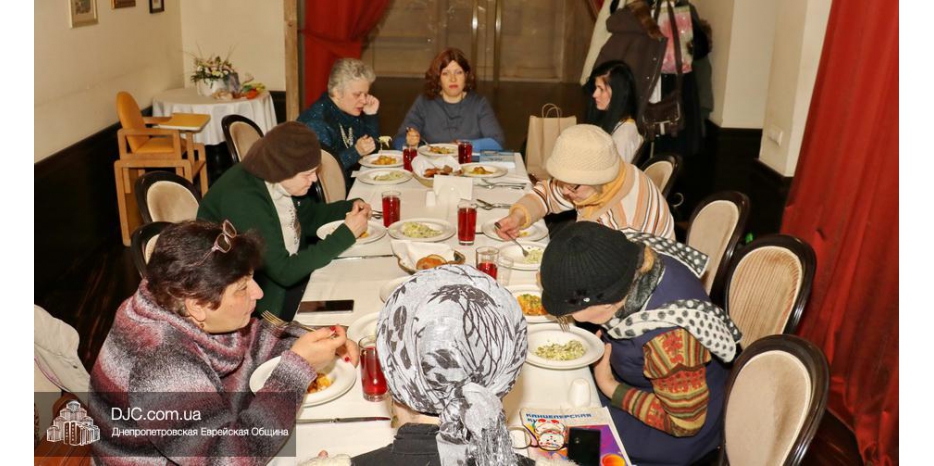 Клуб «У Дворы» провел заседание к Ту Би Шват в ресторане