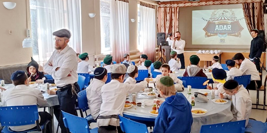 Веселый и креативный Рош Ходеш Адара Бет в иешиве-ктана