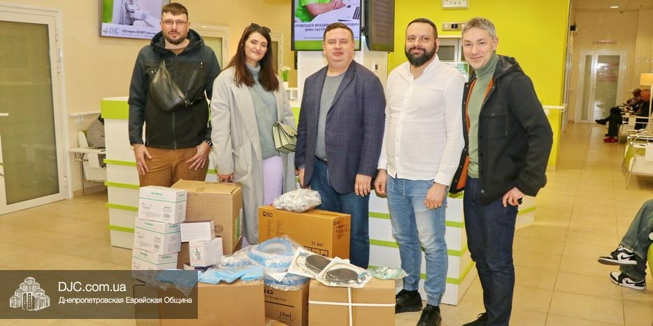 Дар медицинскому центру JMC