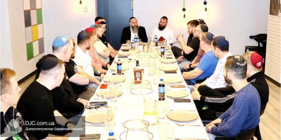 Раввин Меир Стамблер провел урок для участников «Menorah Community»
