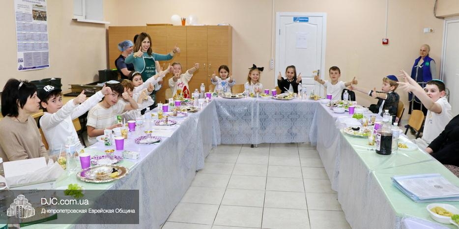 Модельные седеры: особенности подготовки к празднику в Еврейской школе