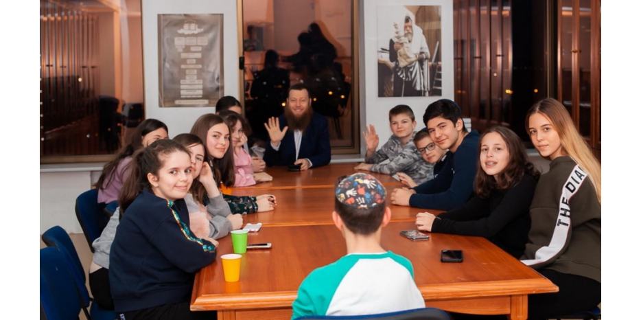 Дети и подростки провели подготовку к месяцу Кислев вместе с STL