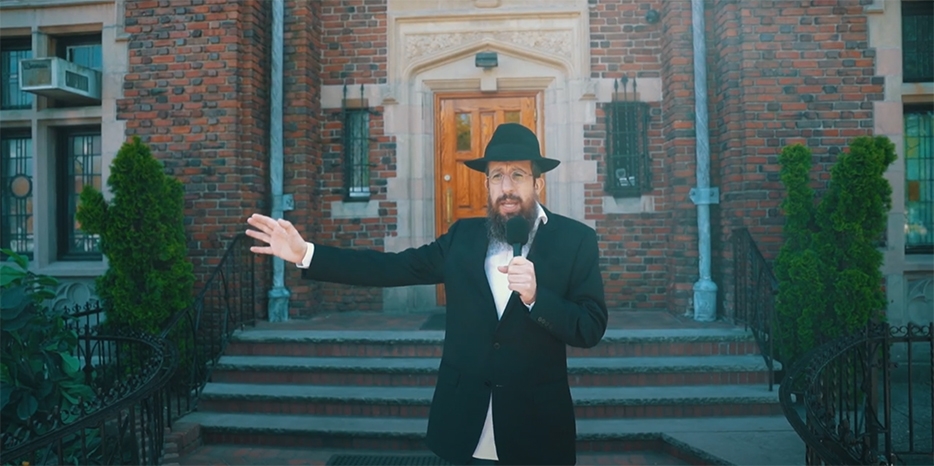 Менди Пеллин проводит увлекательную экскурсию по синагоге 770