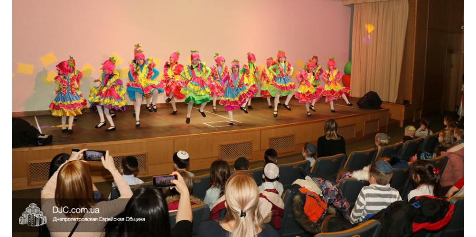 Подарок к месяцу Адар – махон представил ежегодное предпуримское представление