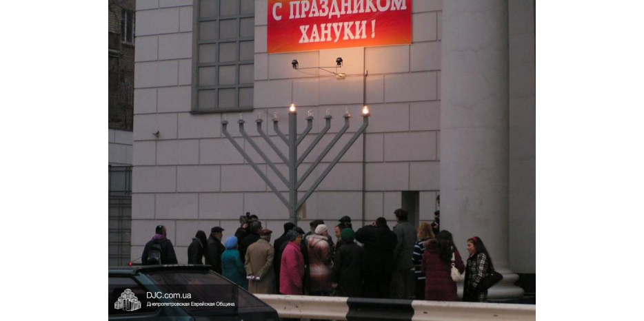 Главная центральная Ханукия зажглась!