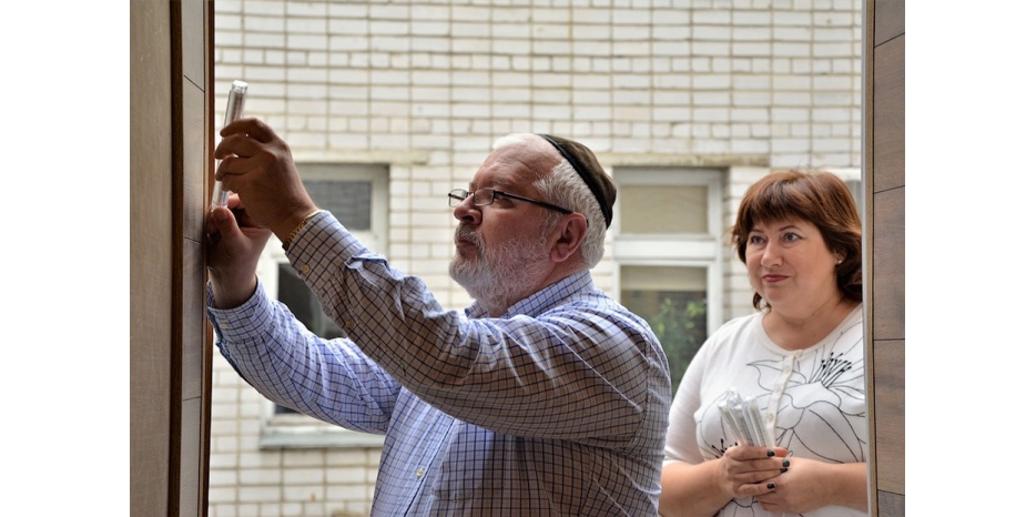 Новые мезузы для ОРЦ «Маале»