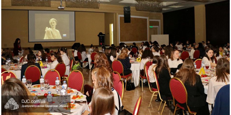 В Днепре прошел грандиозный ежегодный банкет для школьниц и студенток Восточной Украины в честь 22 швата