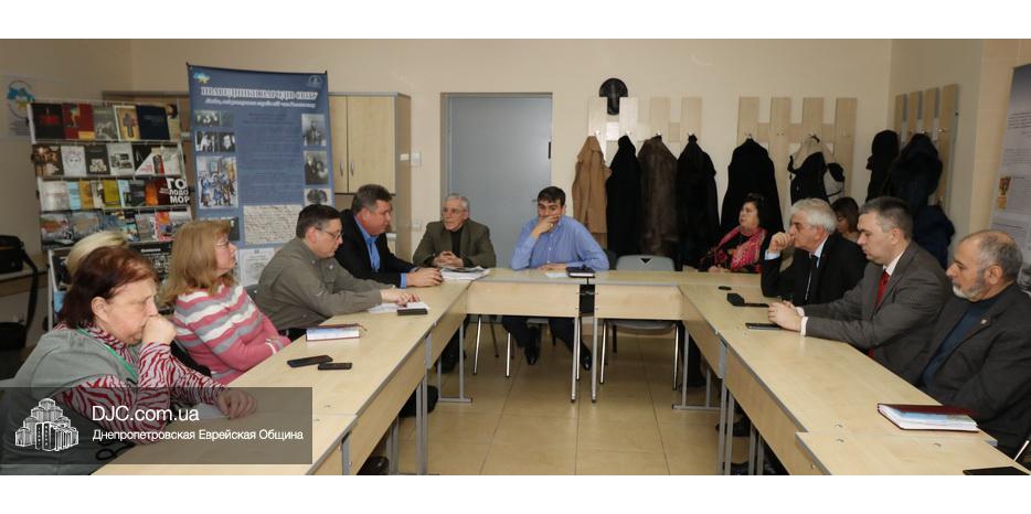 Круглый стол журнала «БорисТен» по урокам Холокоста и Голодомора прошел в «Ткуме»