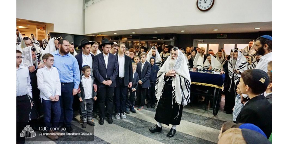 Вижницер Ребе Менахем Мендель Хагер посетил Днепр с большой группой хасидов
