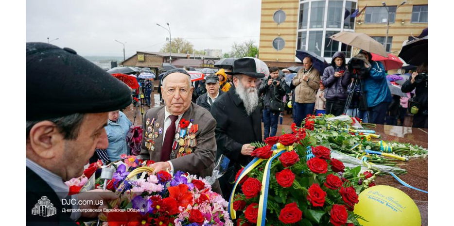 День Победы: возложение цветов к монументу Славы