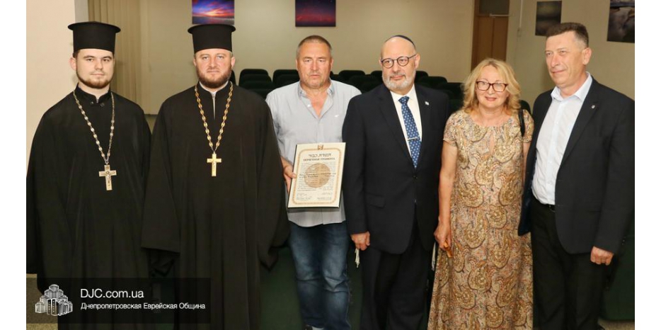 Посол Израиля вручил награду «Праведник Народов Мира» в мэрии Днепра