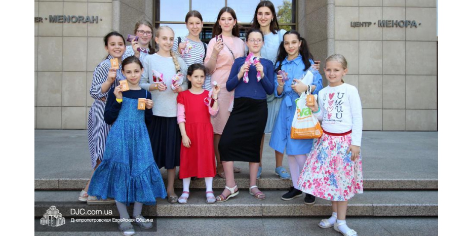 Девочки махона помогают еврейским женщинам Днепра исполнять заповеди