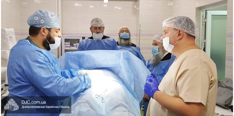 Главный раввин Израиля стал сандаком у Александра Рабиновича