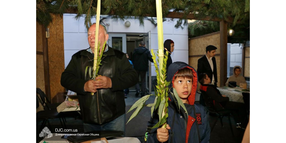 Суккот 5780: Жизнь кипит в шалашах Днепра