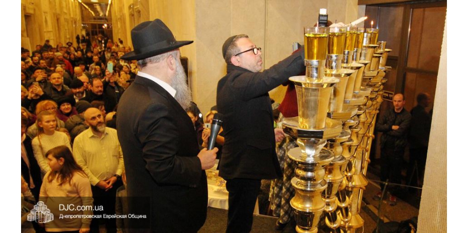 Ханука 5780. Зажжение пятой ханукальной свечи в центре «Менора»