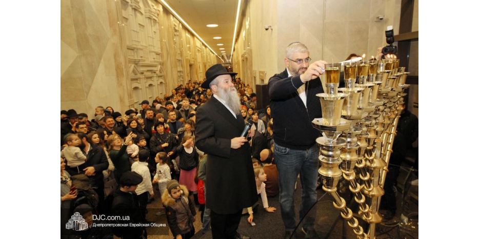 Ханука 5780. Зажжение седьмой ханукальной свечи в центре «Менора»