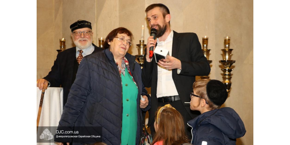 Вечер восьмой свечи Хануки 5780 в «Меноре». Финальная лотерея и необычный концерт