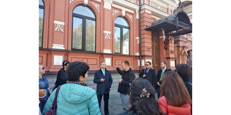 Волонтеры проекта BB/BS познакомились с историей центра Днепра