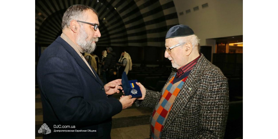 Награда Председателя облсовета вручена Александру Фридкису