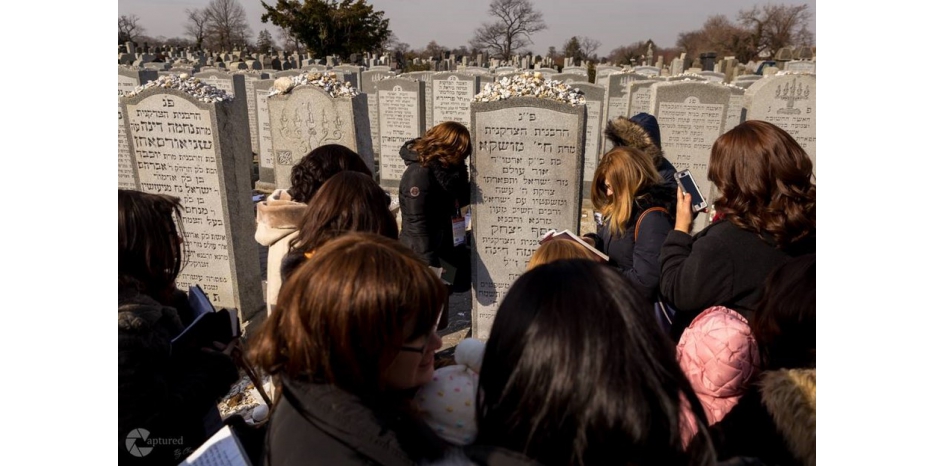 «Женский Кинус-5778»: на оэле Ребе и Ребецн